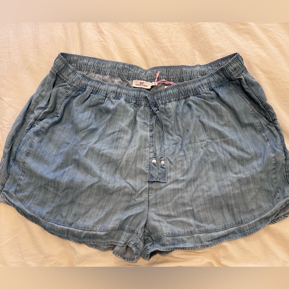 Women’s vineyard vines, denim chambray shorts,NWT
